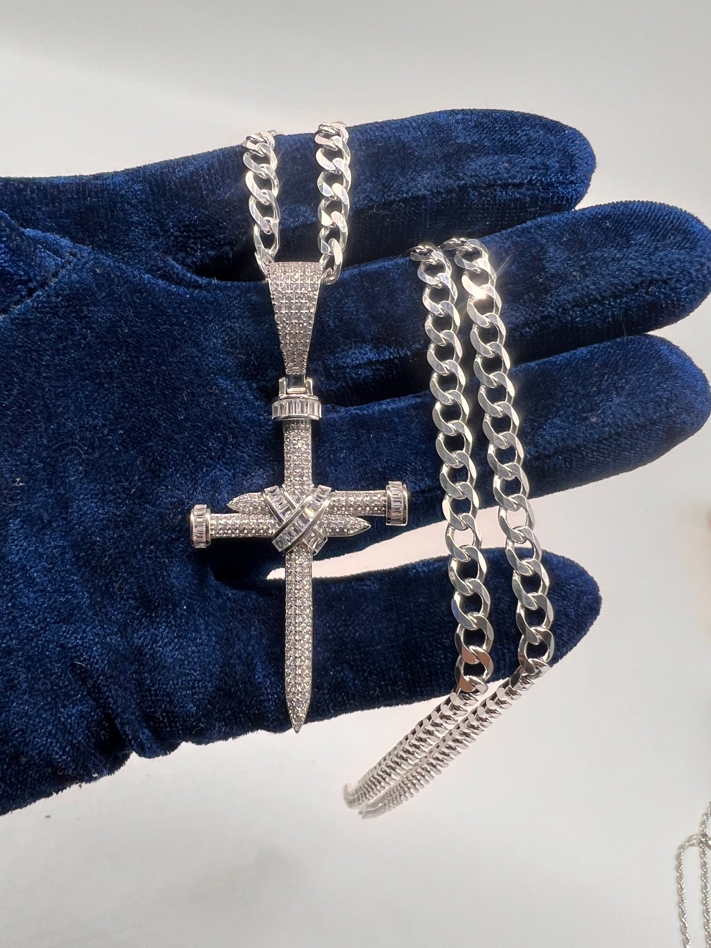Nail cross chainset real silver