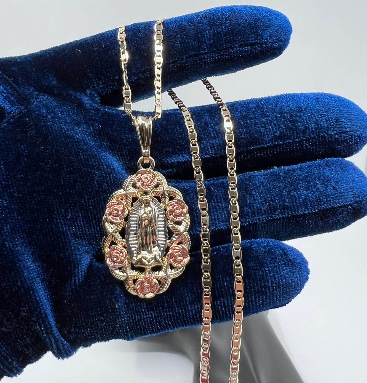 Virgen Mary Classic Rose