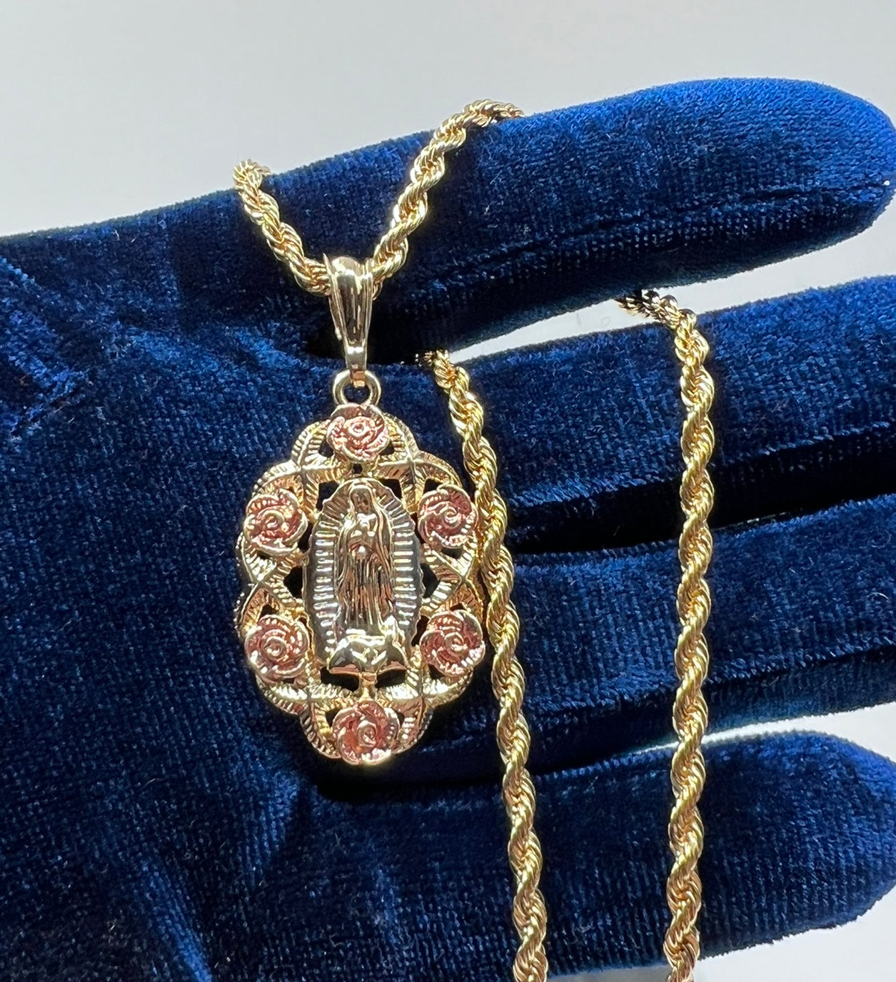 Virgen Mary Classic Rose
