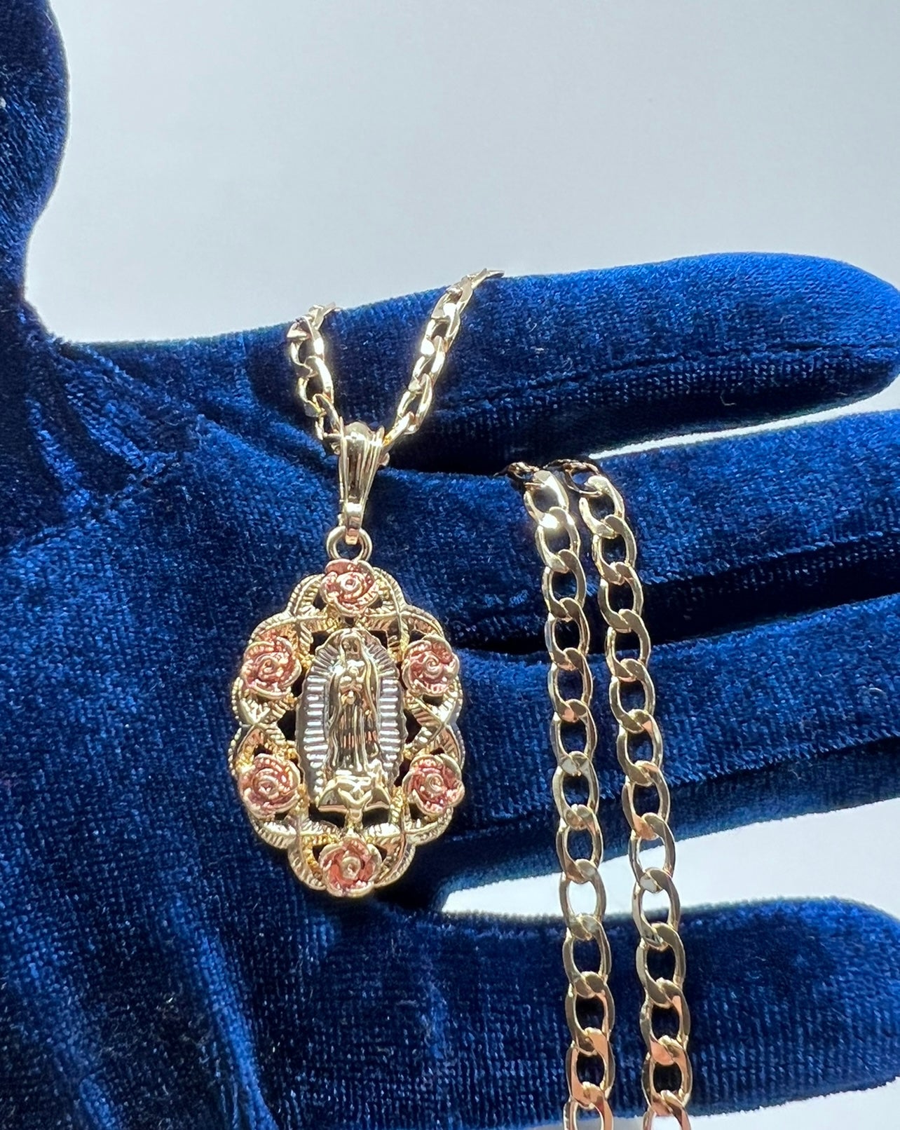 Virgen Mary Classic Rose