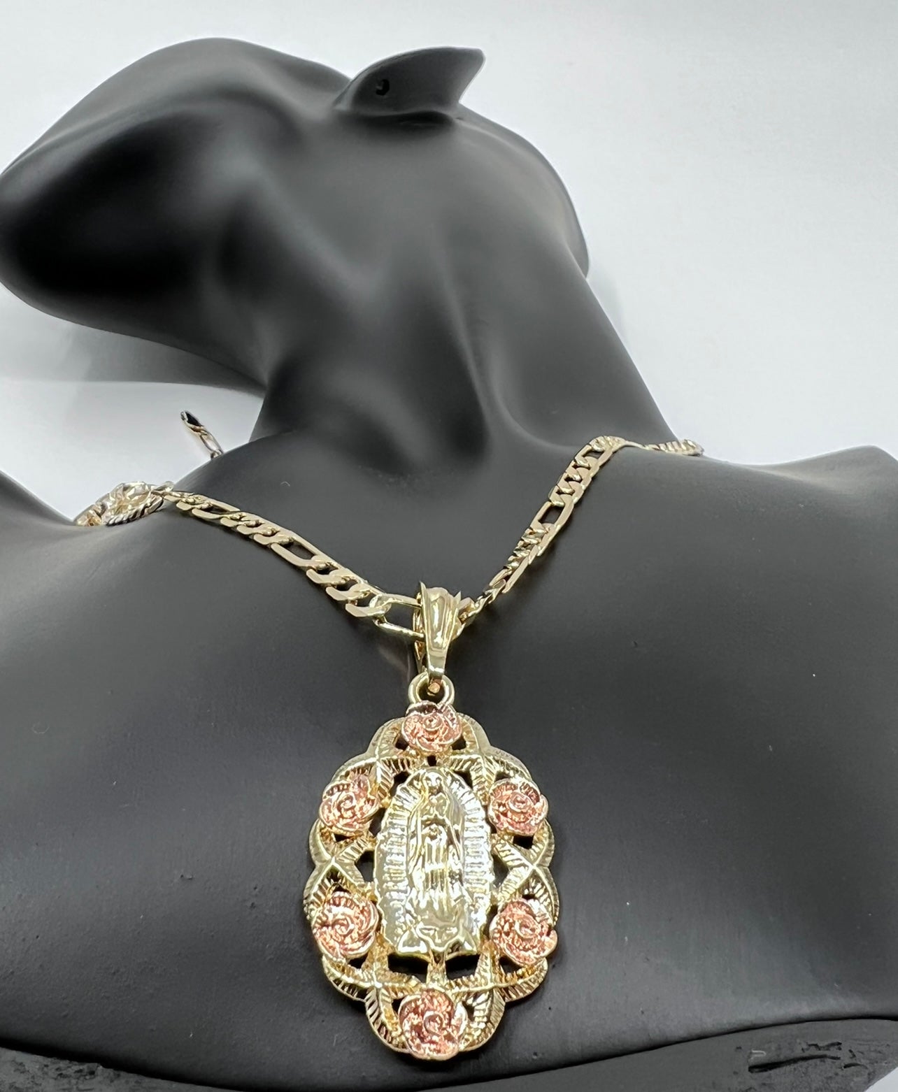 Virgen Mary Classic Rose