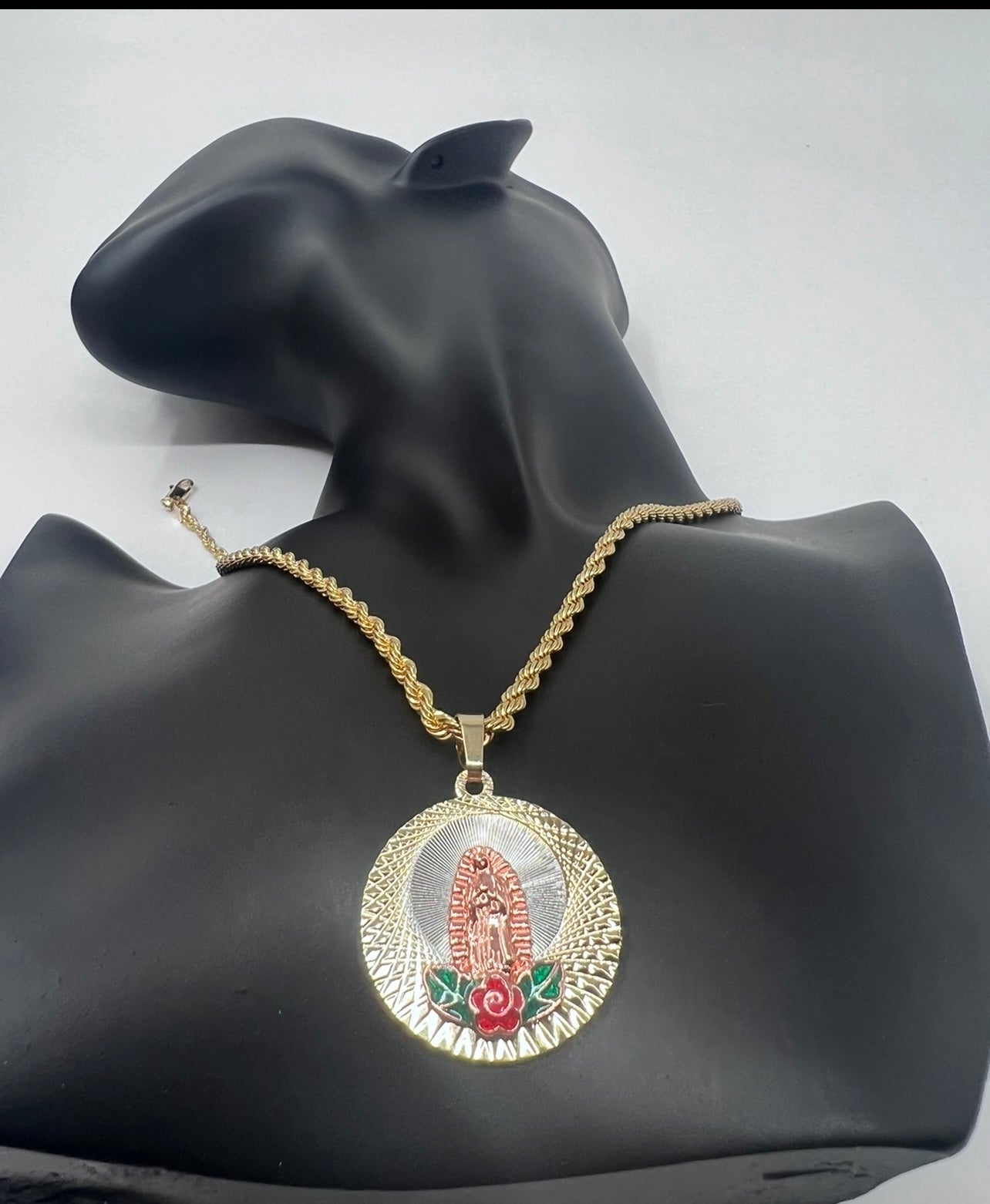 Tri Color Virgen Mary Medalla