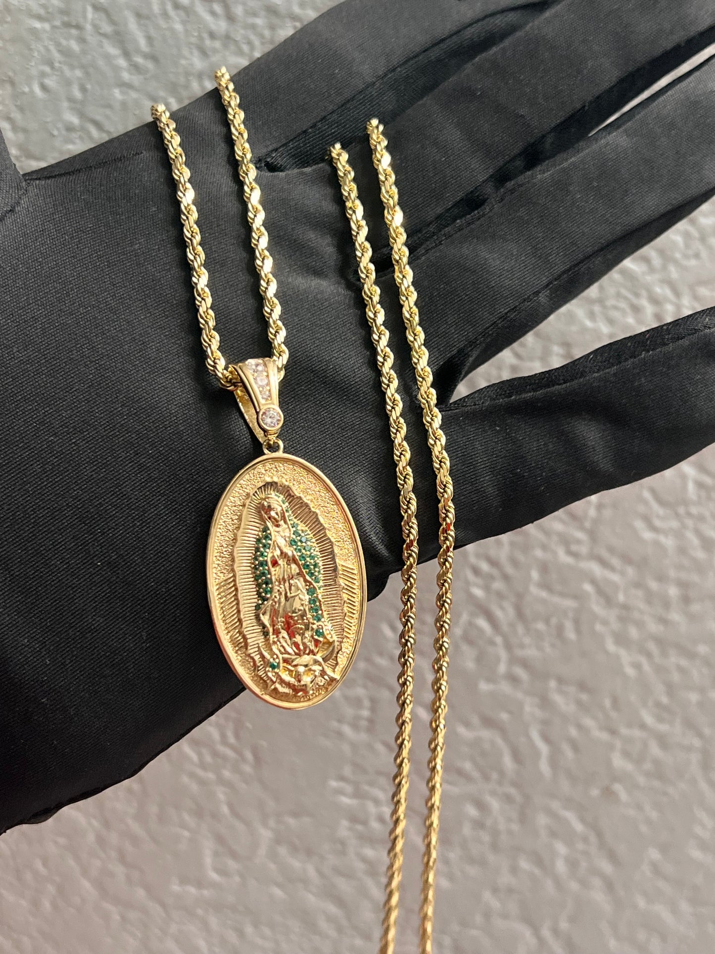 14k solid gold Virgen Mary chainset