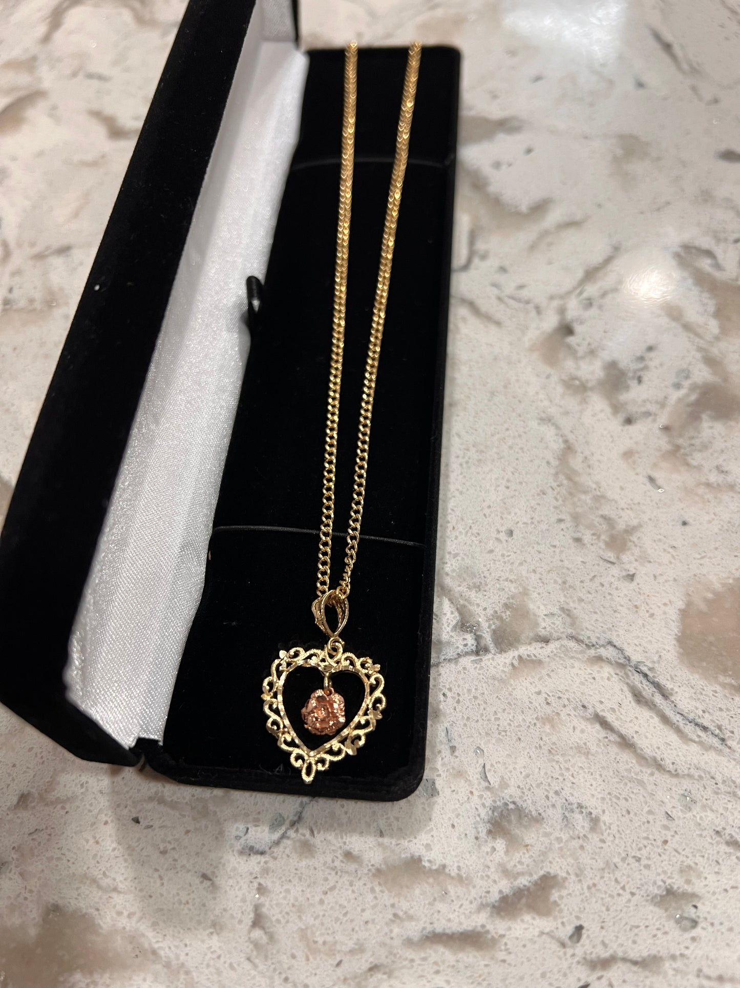 14k heard rose dangly set