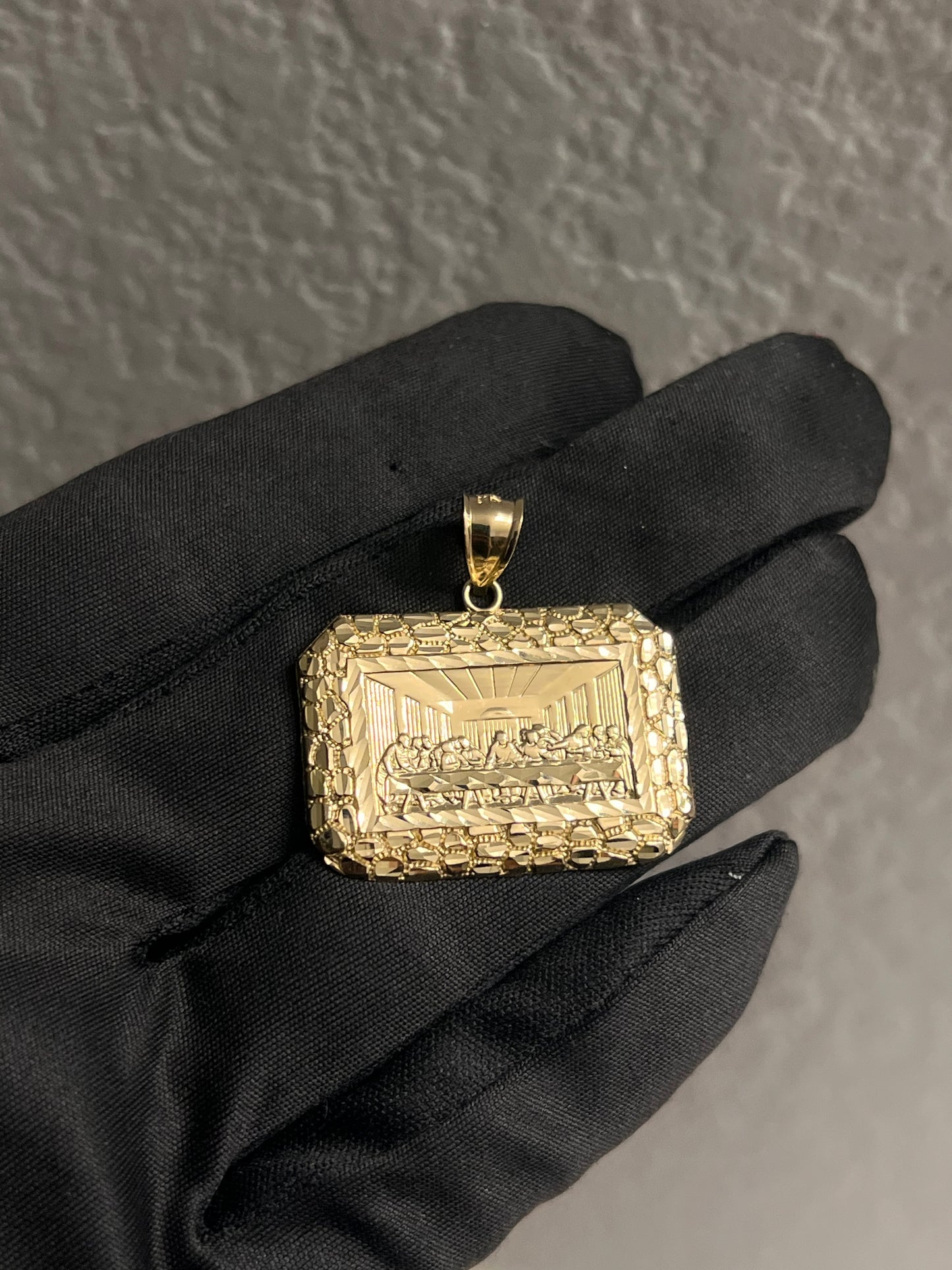 10k real gold last supper pendant