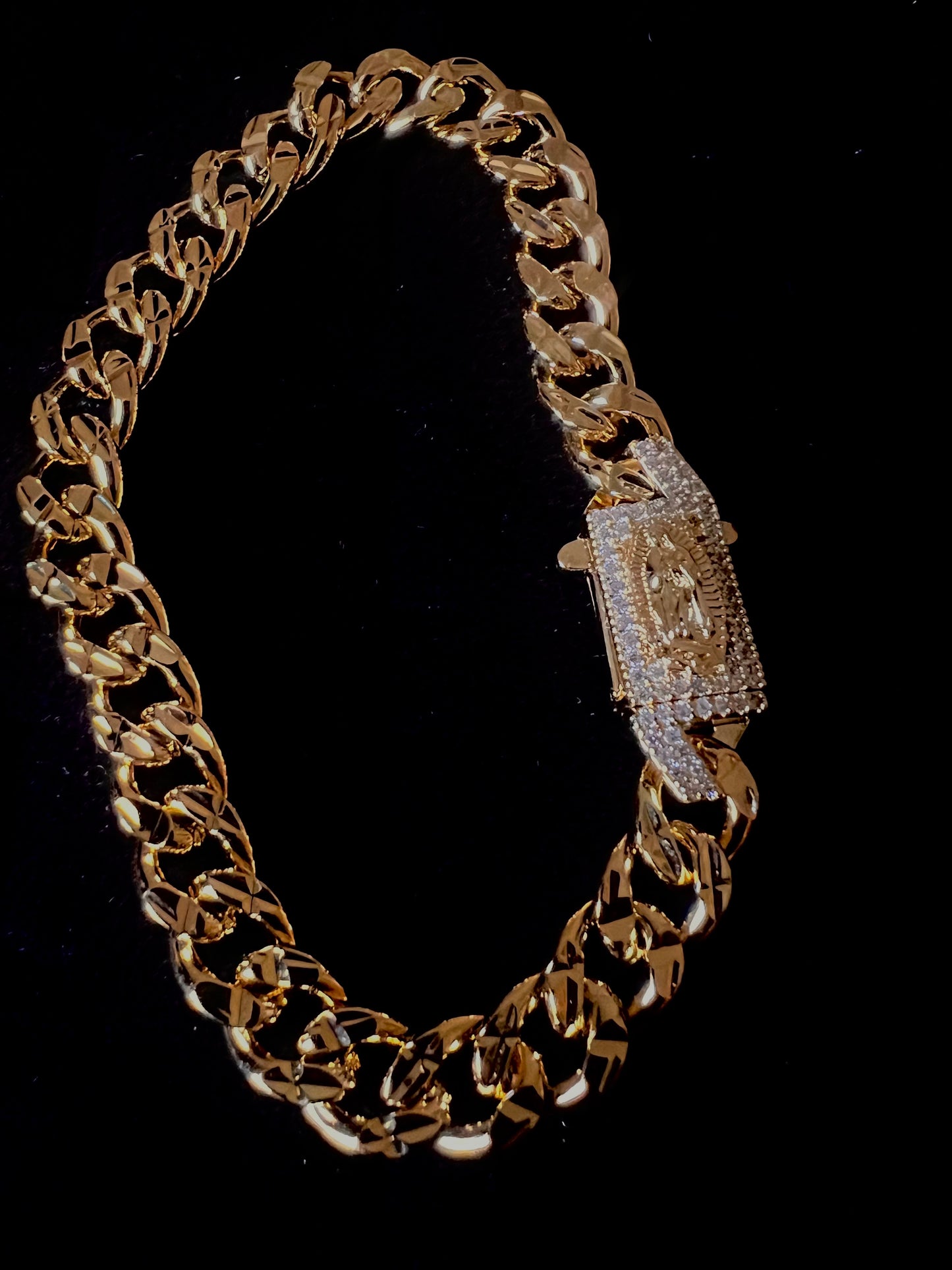 Cuban Bracelet w iced out virgen Mary lock, Oro Laminado, 14k gold plated