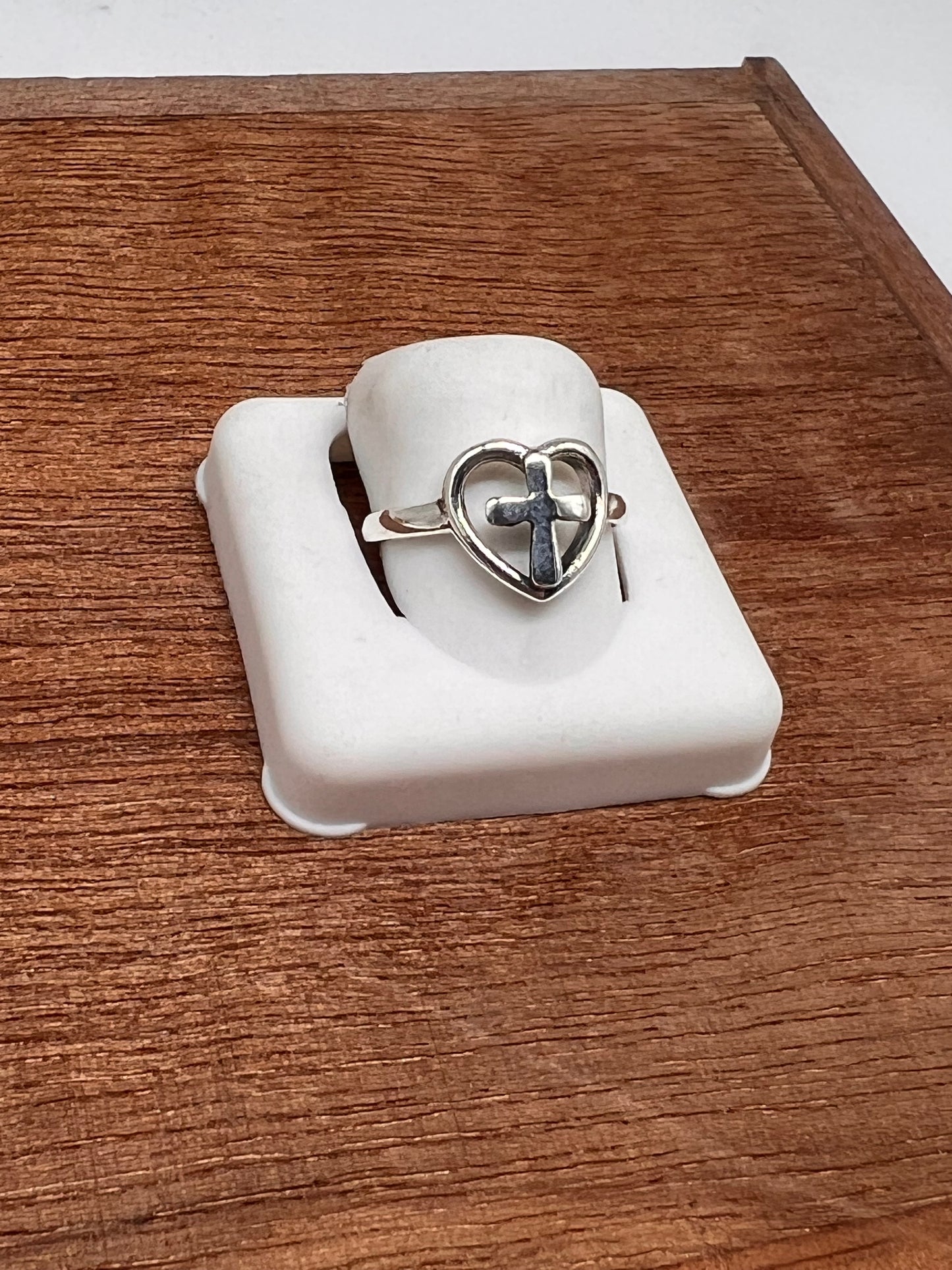 Heart cross ring