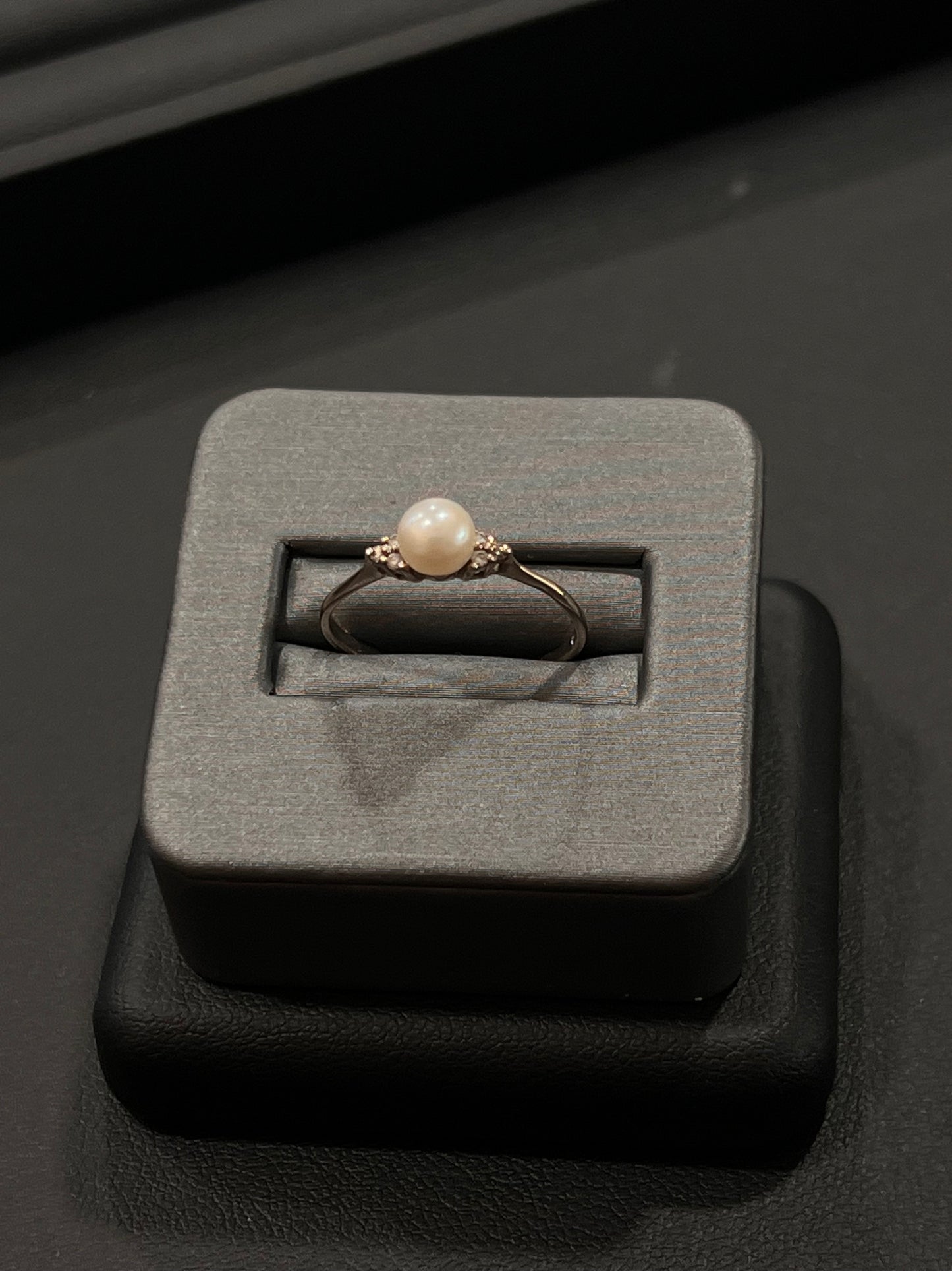 14k white gold pearl ring