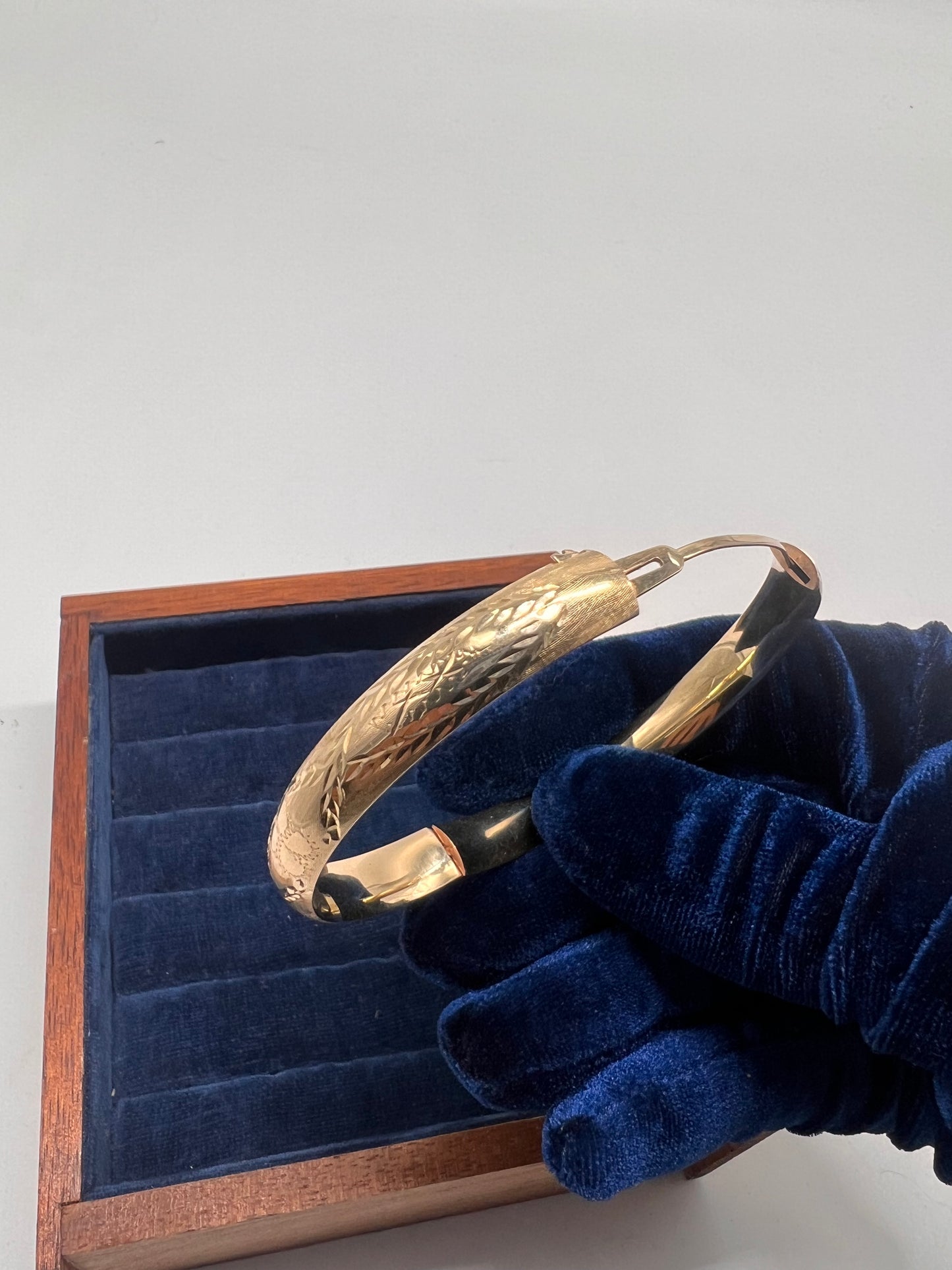 Women’s 14k real gold bangle