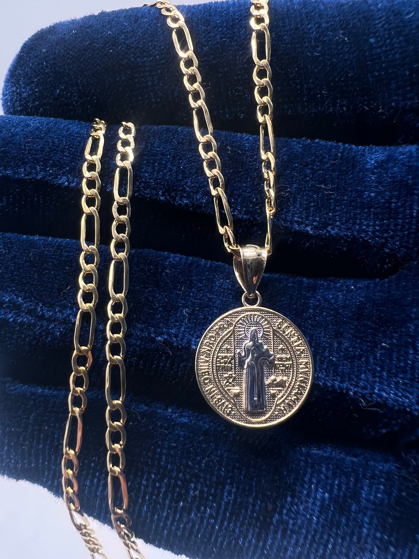 14k real gold San Benito w figaro chain