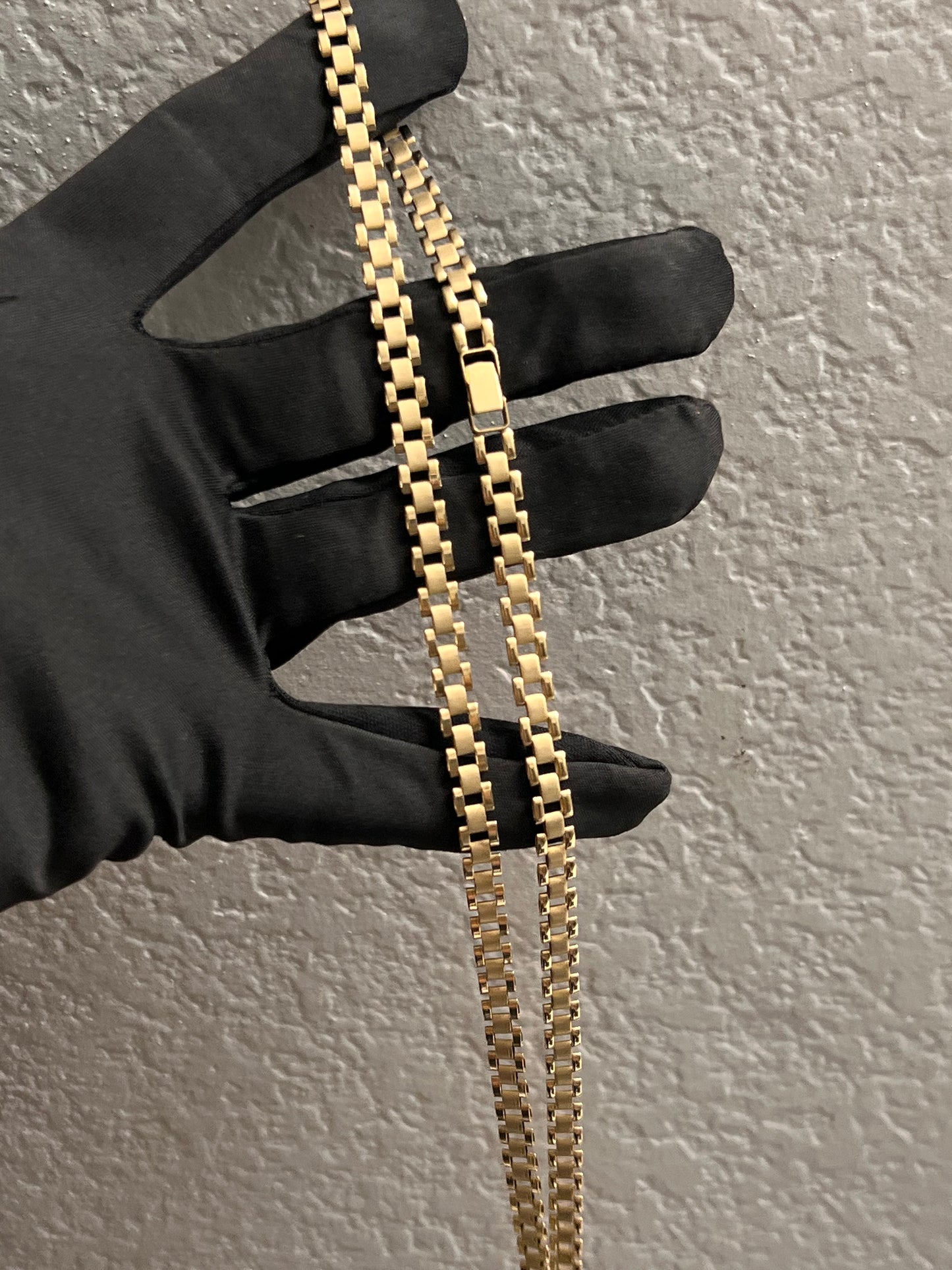 10k Rolex chain 22imch