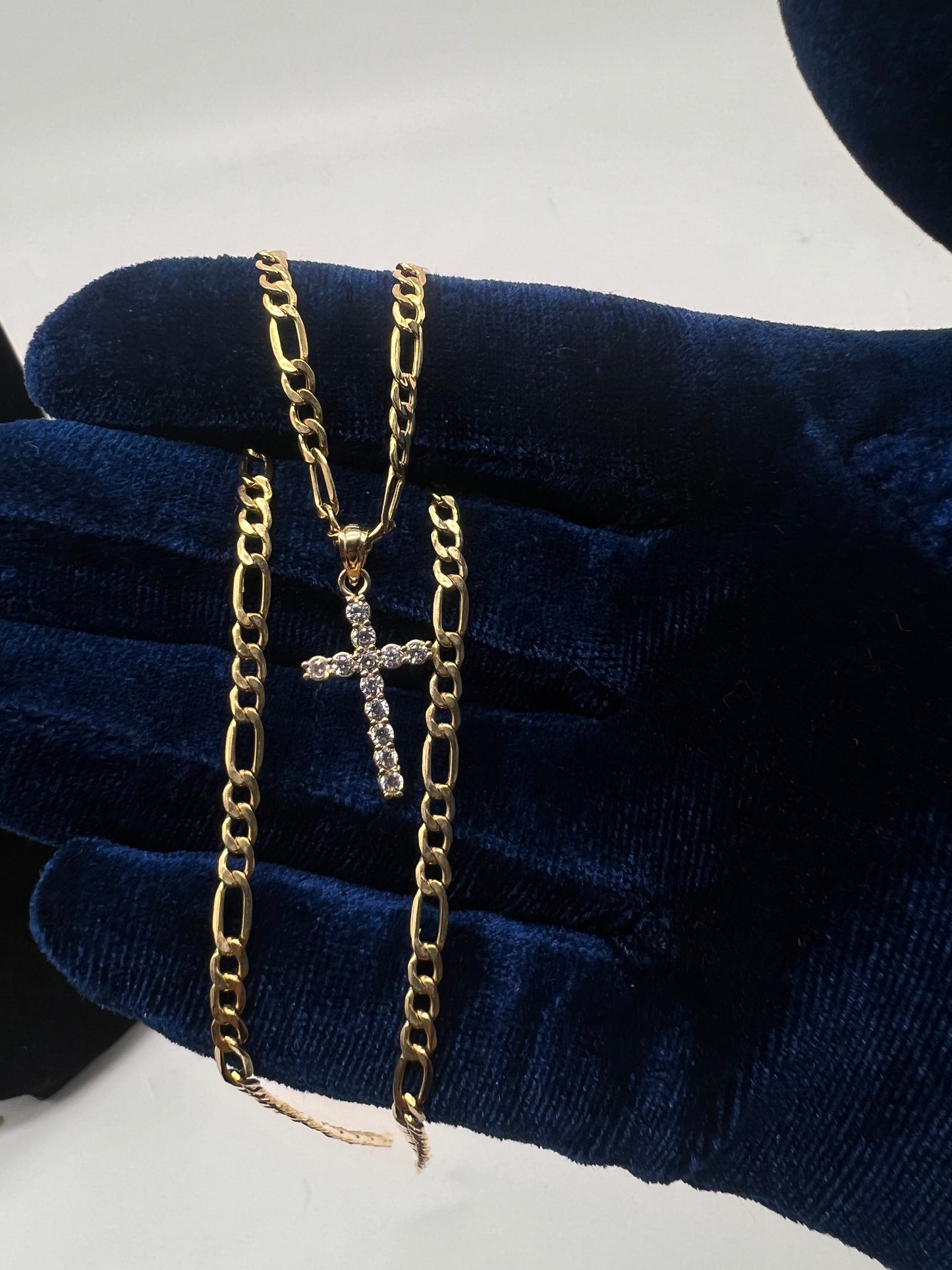 Small 14k Real gold cross w 22in Figaro