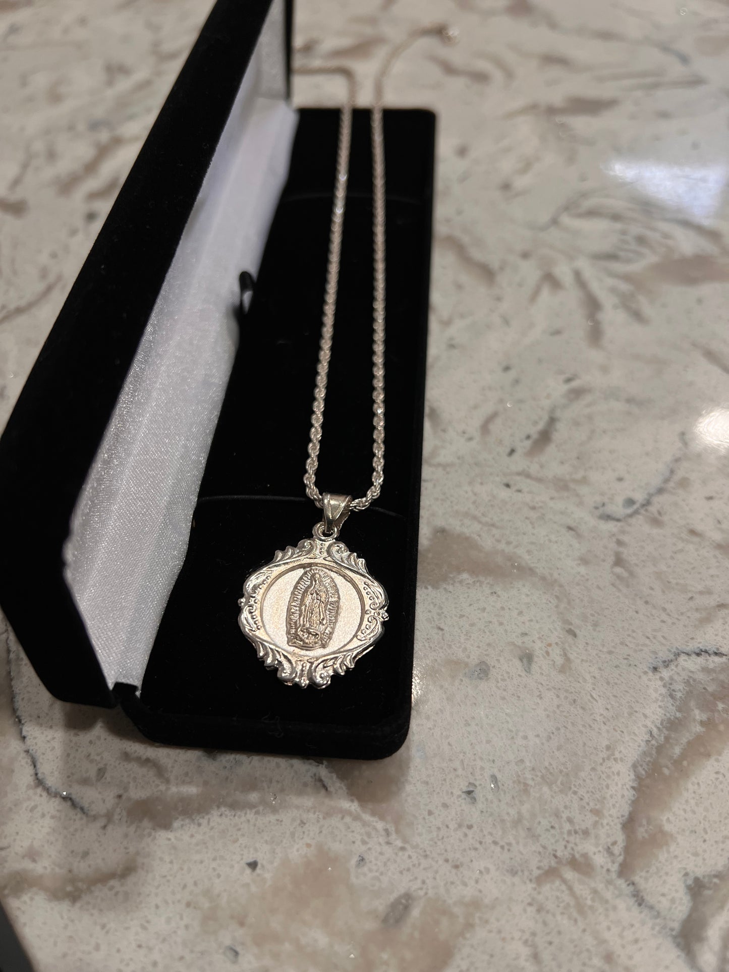 Virgen Mary real silver chainset