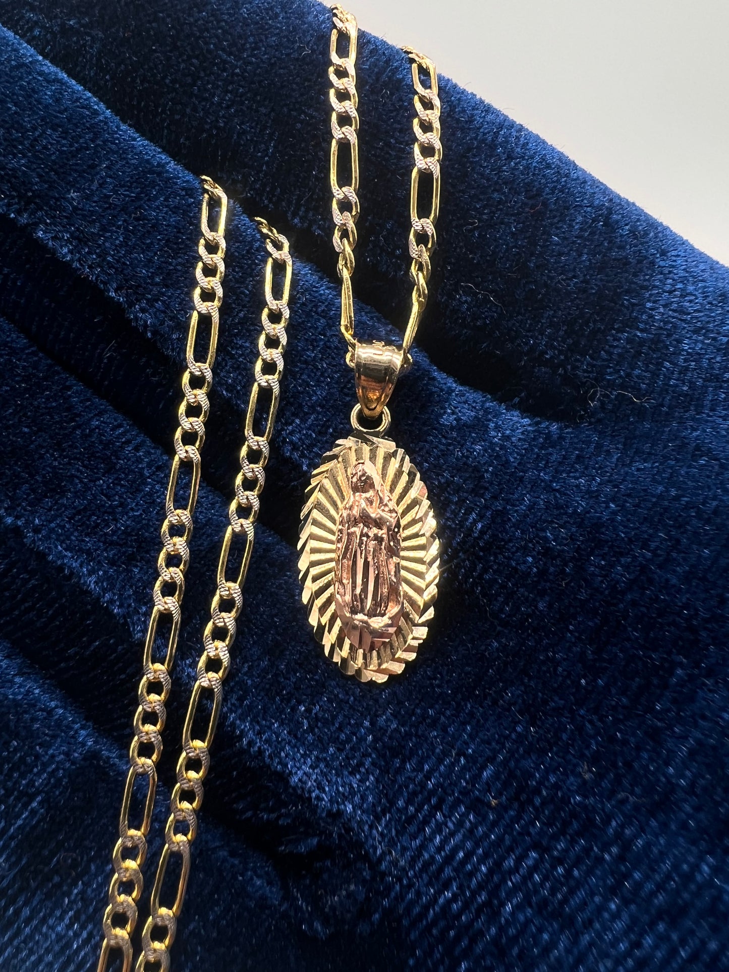 14k real gold Virgencita chainset