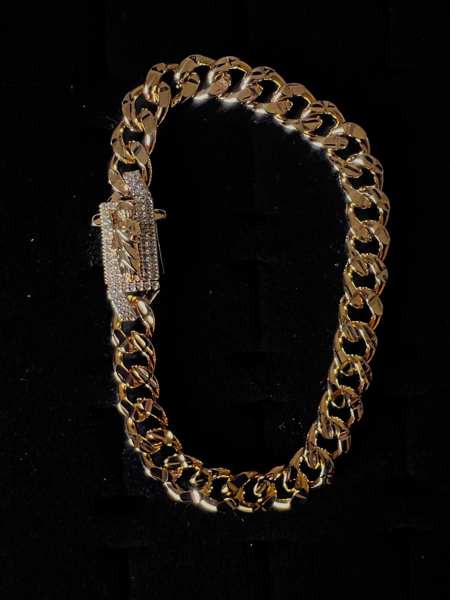 San Judas cuban bracelet, oro laminado 14k gold plated