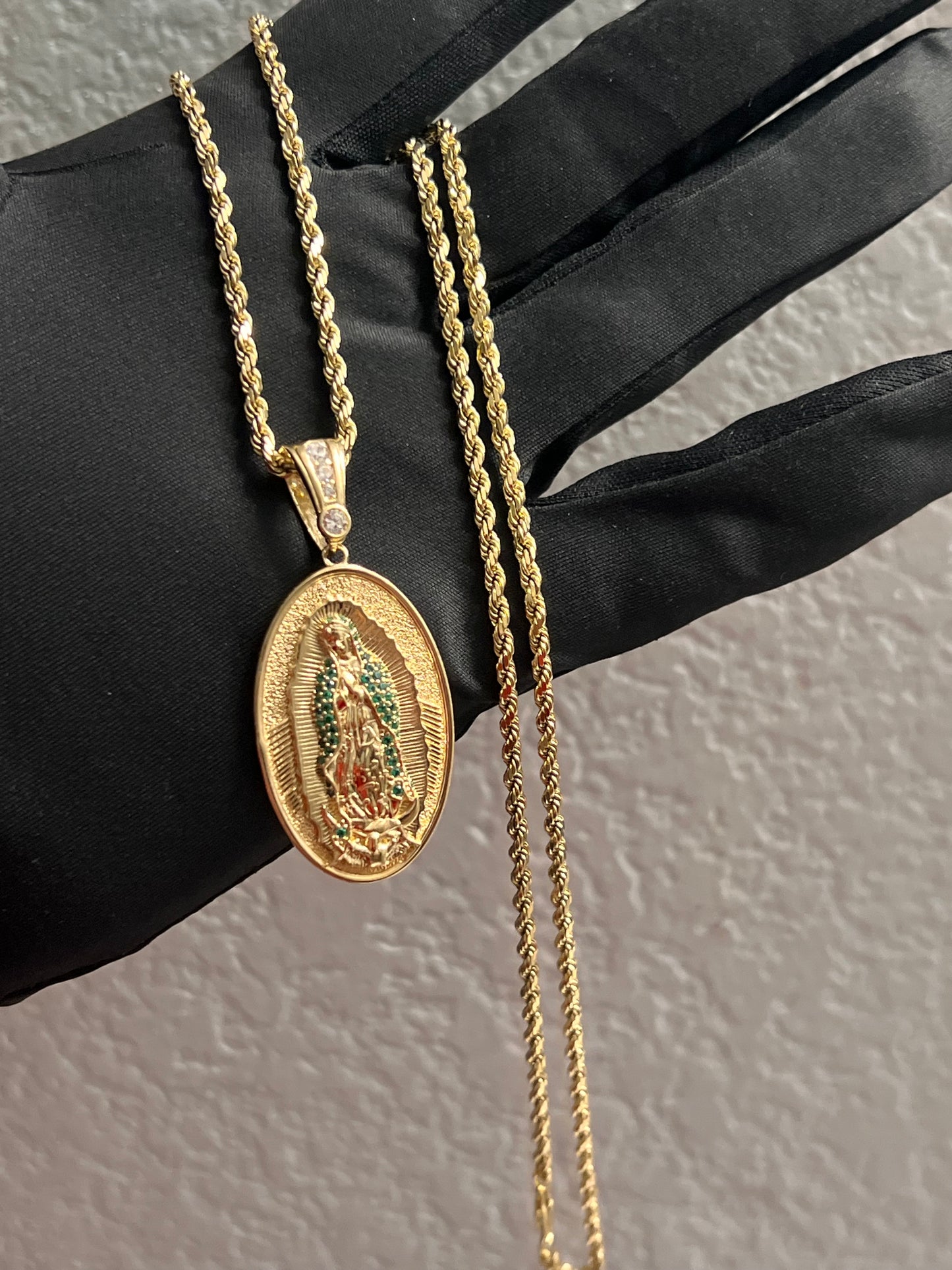 14k solid gold Virgen Mary chainset