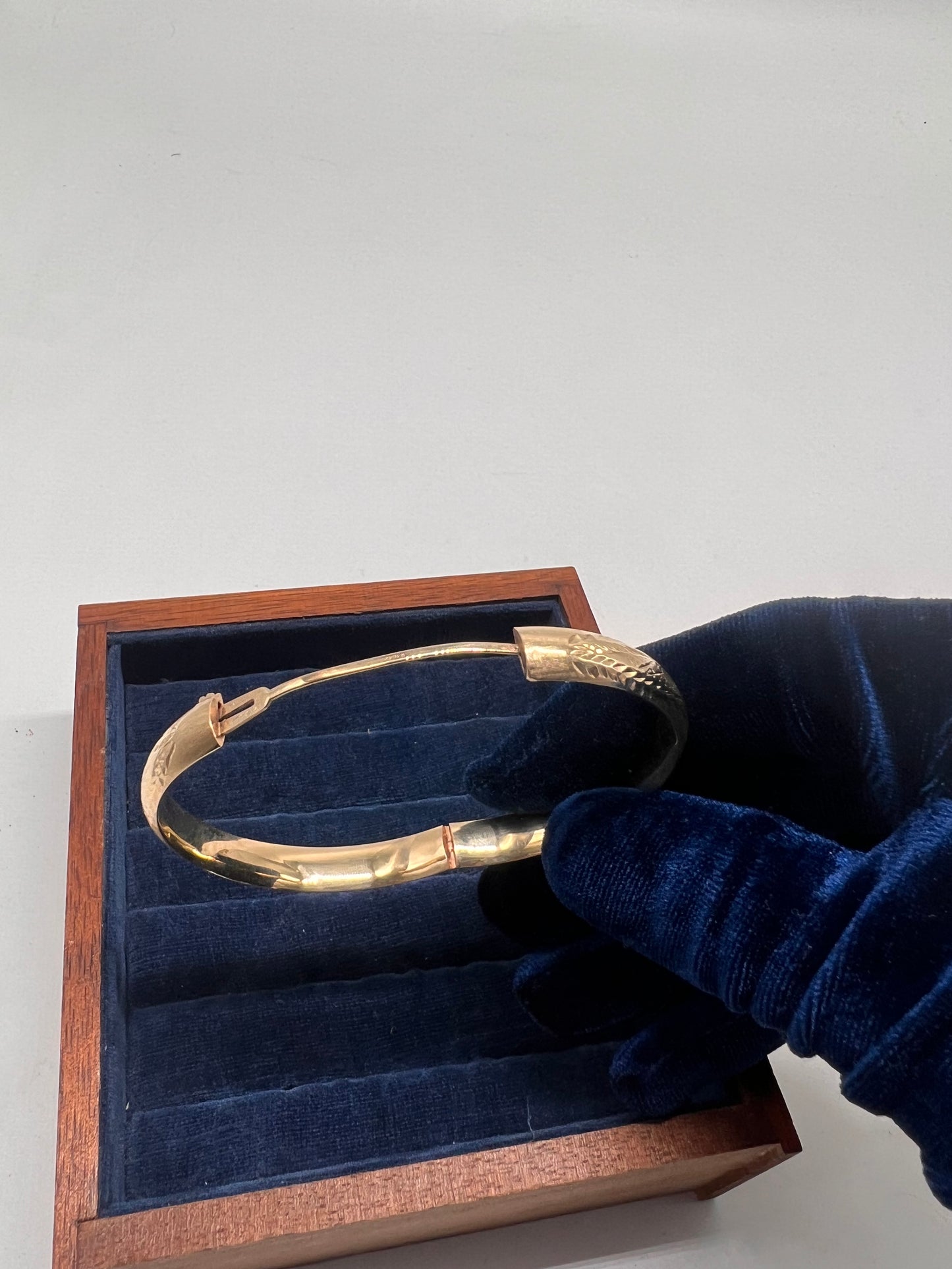 Women’s 14k real gold bangle