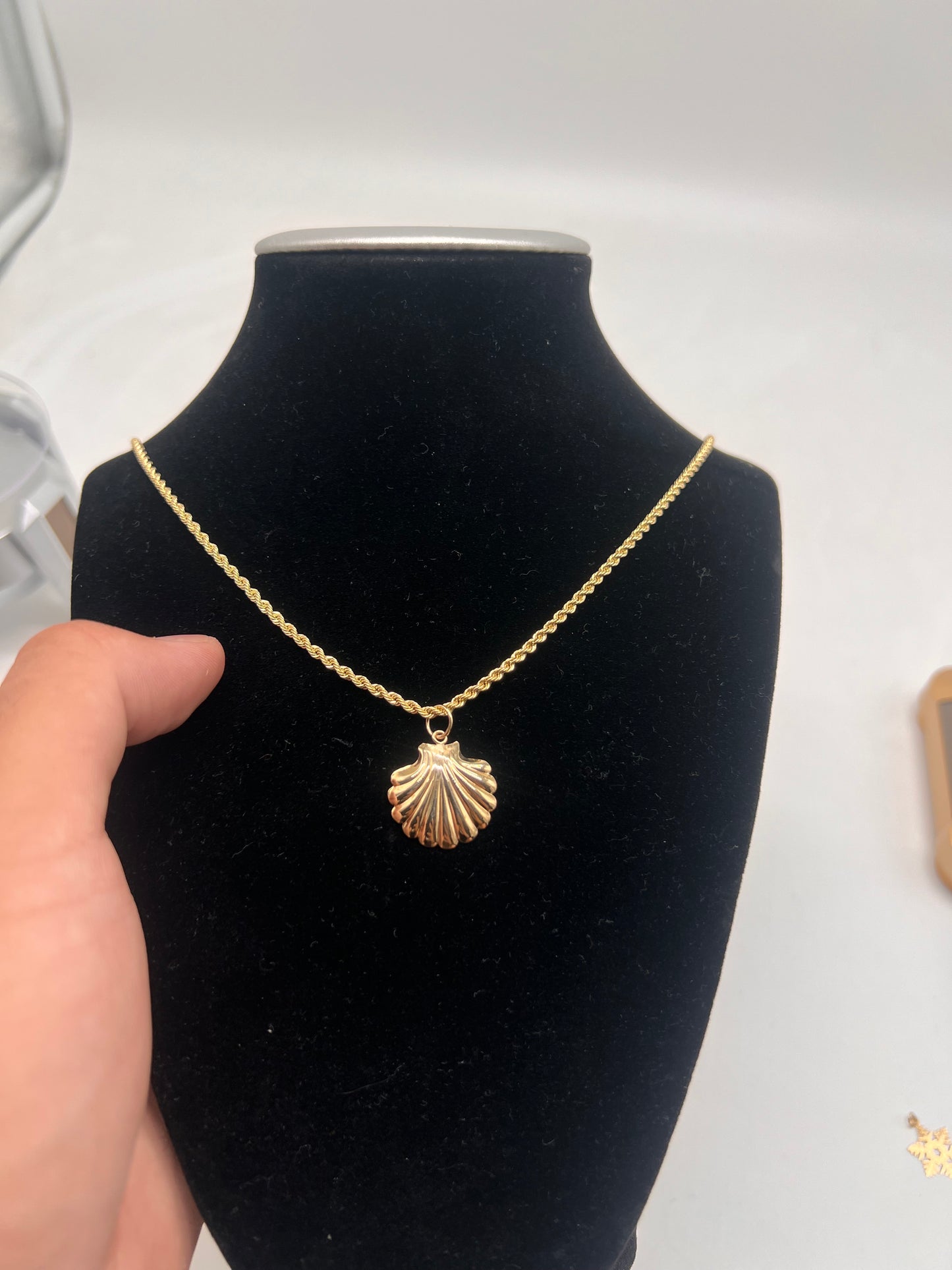 14k Gold shell set w 20in rope chain