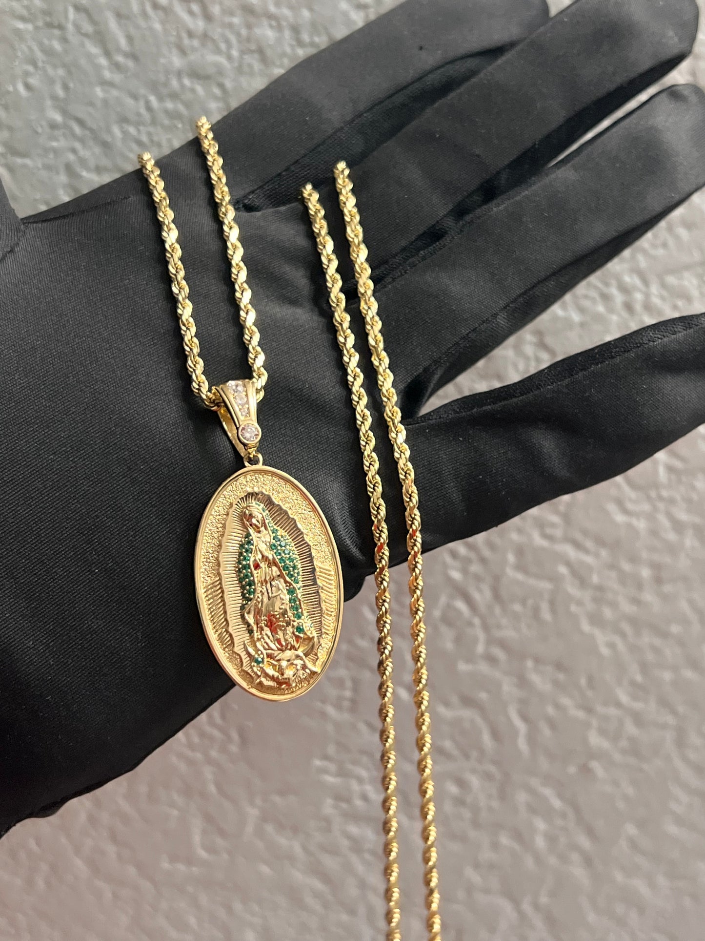 14k solid gold Virgen Mary chainset