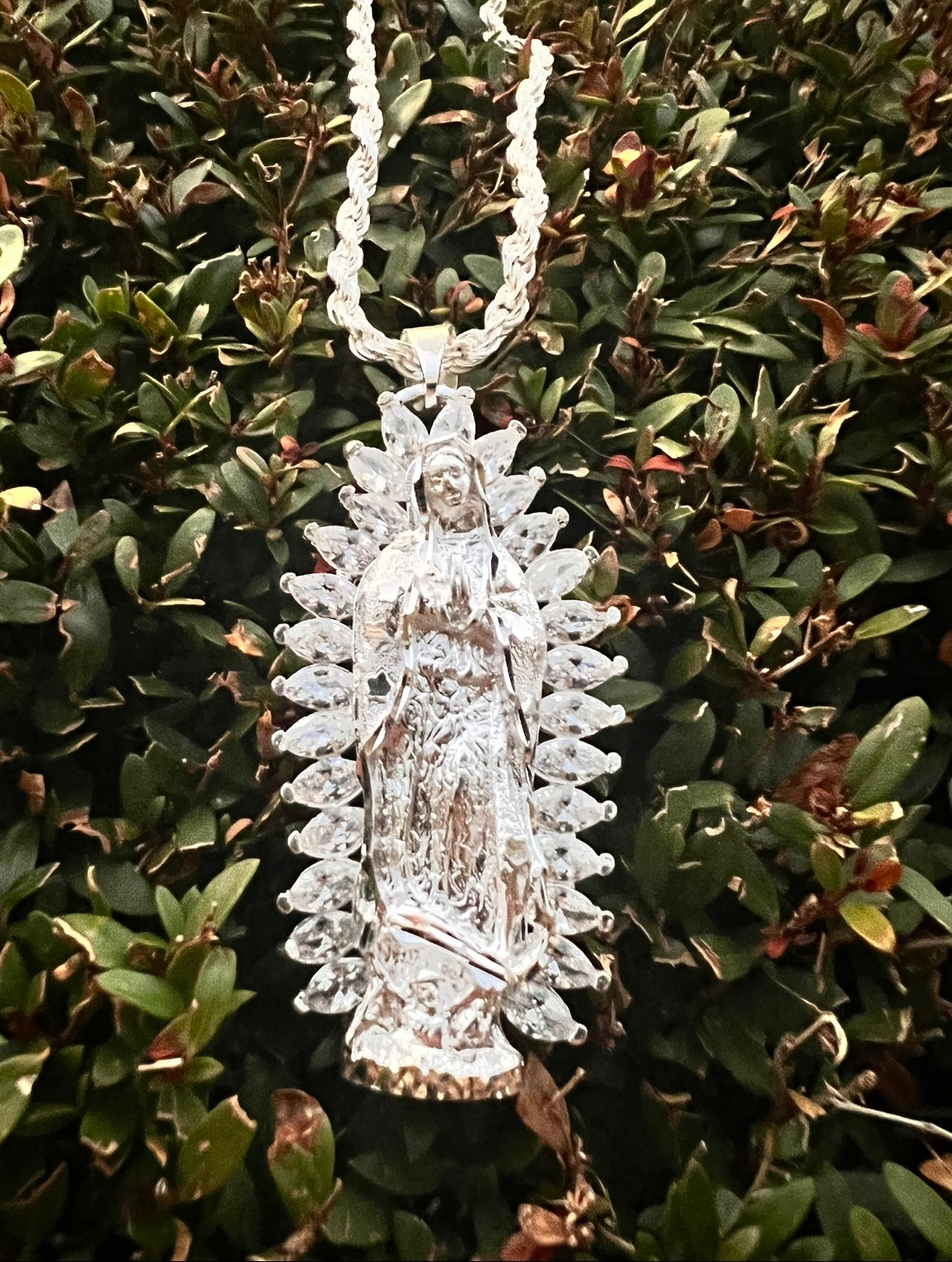 Virgencita 3D White Crown Medium .925 Real Silver