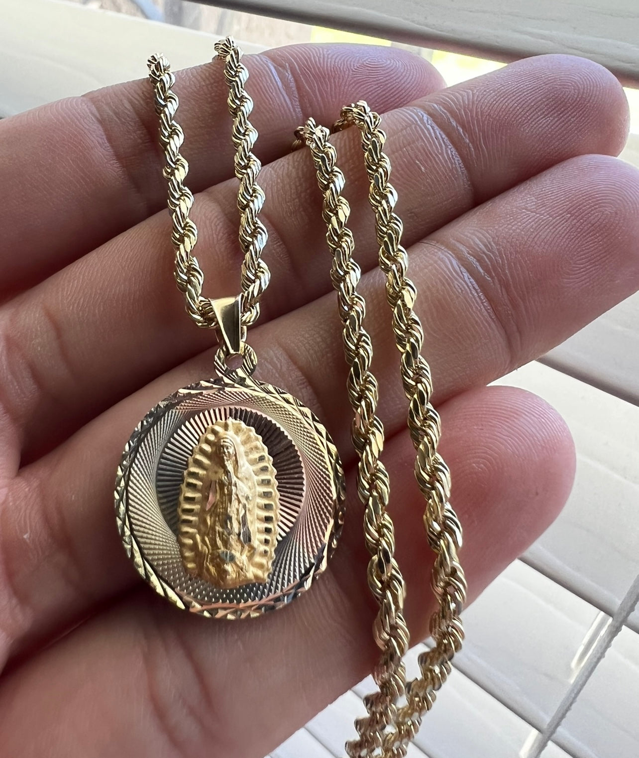 14k Real Gold Round Stripped Virgencita Medalla😍😍