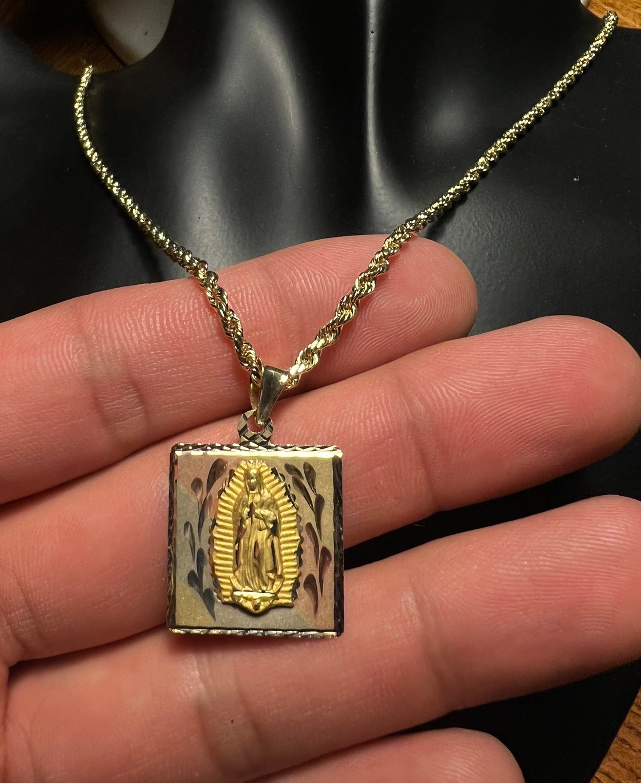 14k Real Gold Tri Tone Elegant Cuadro Virgen Mary