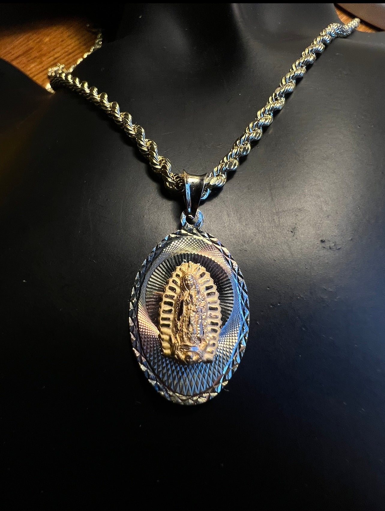 14k Real Gold Oval Virgencita Medalla🔥