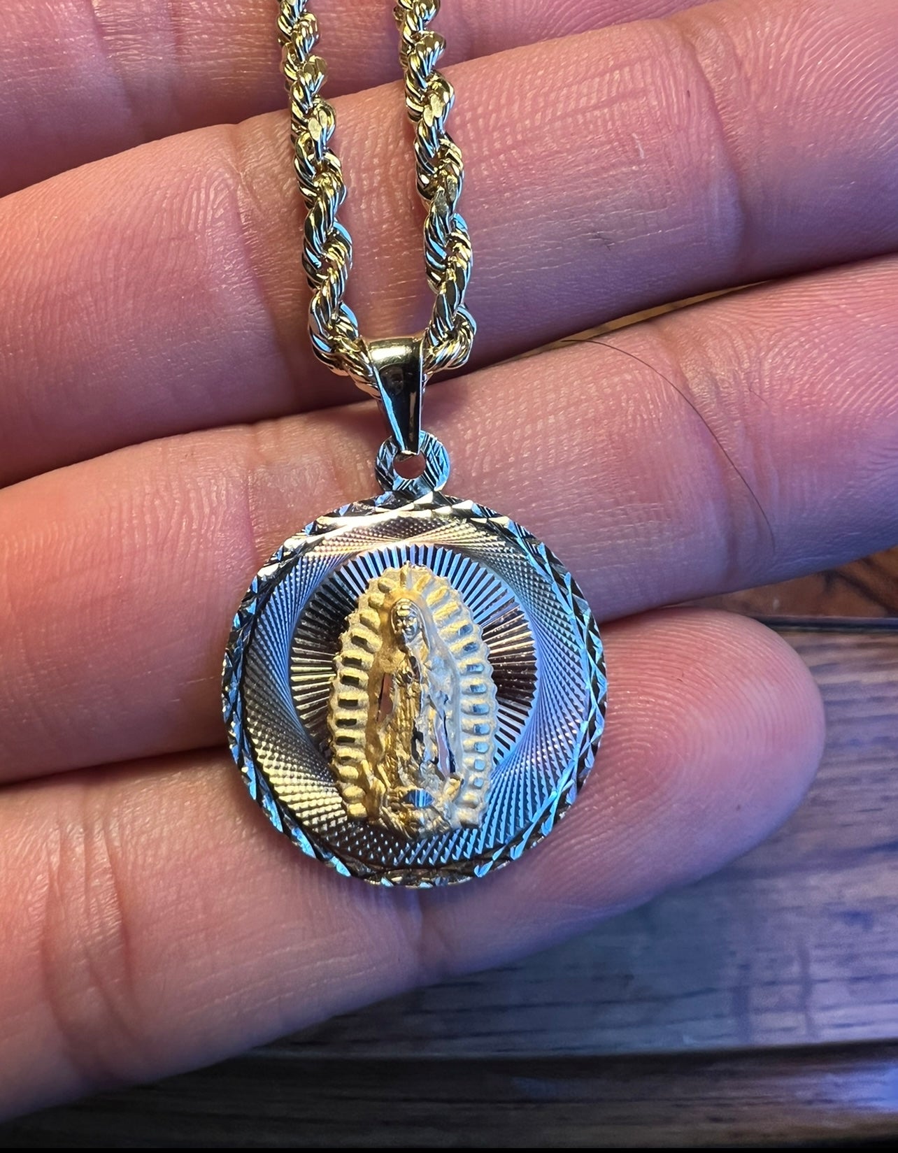 14k Real Gold Round Stripped Virgencita Medalla😍😍